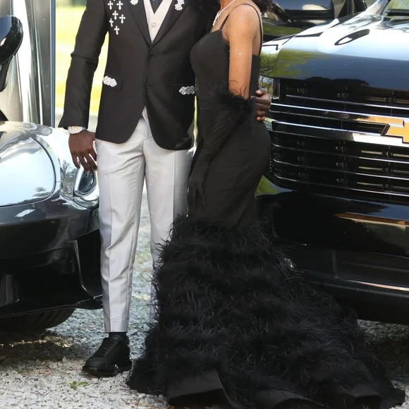 Black dress , small , feathers
